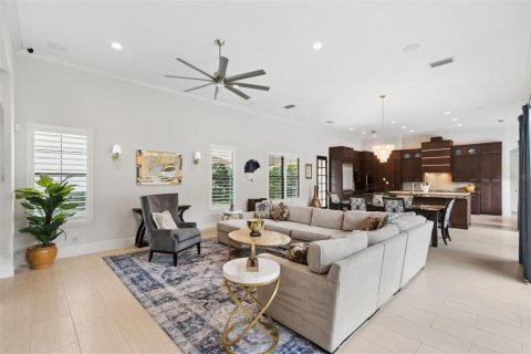 House in Windermere, Florida 4 bedrooms, 387.31 sq.m. № 2390913 - photo 12