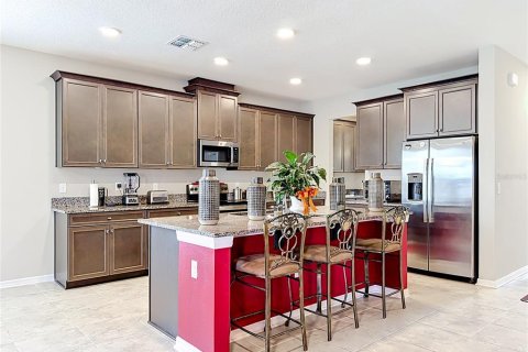 House in Wimauma, Florida 5 bedrooms, 331.29 sq.m. № 2238510 - photo 4