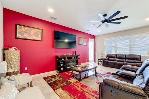 House in Wimauma, Florida 5 bedrooms, 331.29 sq.m. № 2238510 - photo 10