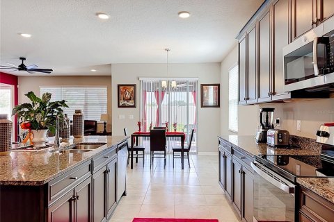 House in Wimauma, Florida 5 bedrooms, 331.29 sq.m. № 2238510 - photo 13