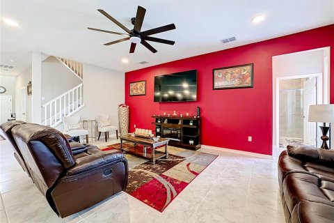 House in Wimauma, Florida 5 bedrooms, 331.29 sq.m. № 2238510 - photo 11