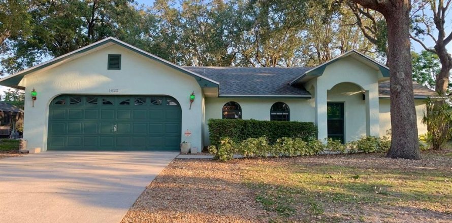 House in Lake Wales, Florida 3 bedrooms, 154.4 sq.m. № 2377861