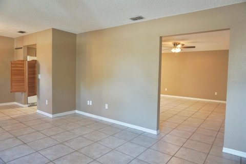 House in Lake Wales, Florida 3 bedrooms, 154.4 sq.m. № 2377861 - photo 2