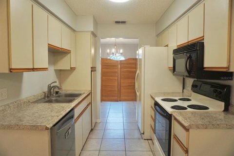 House in Lake Wales, Florida 3 bedrooms, 154.4 sq.m. № 2377861 - photo 8