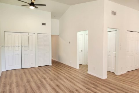 Townhouse in Miami, Florida 2 bedrooms, 75.81 sq.m. № 1887541 - photo 4