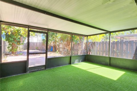 Townhouse in Miami, Florida 2 bedrooms, 75.81 sq.m. № 1887541 - photo 17