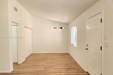 Townhouse in Miami, Florida 2 bedrooms, 75.81 sq.m. № 1887541 - photo 5