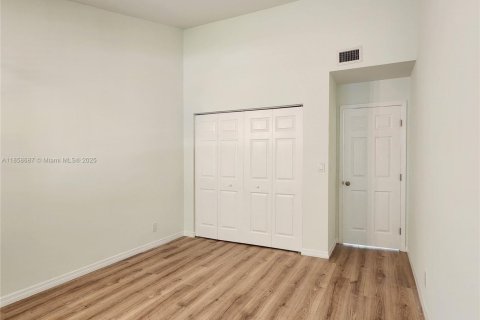 Townhouse in Miami, Florida 2 bedrooms, 75.81 sq.m. № 1887541 - photo 13