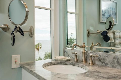 Condo in Tampa, Florida, 2 bedrooms  № 2230463 - photo 17