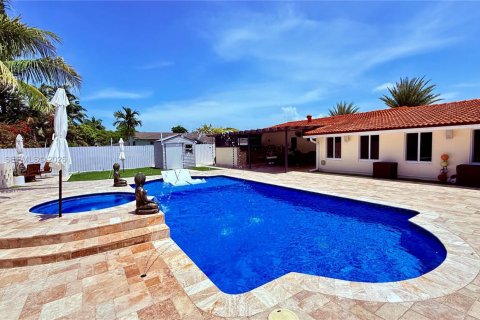 House in Palmetto Bay, Florida 4 bedrooms, 136.29 sq.m. № 2309143