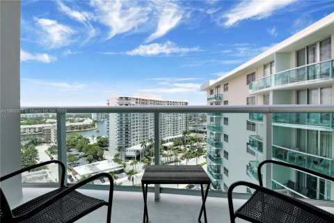Copropriété à vendre à Hollywood, Floride: 1 chambre, 75.44 m2 № 2021691 - photo 2