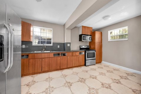House in Miami Gardens, Florida 3 bedrooms, 111.76 sq.m. № 2049186 - photo 7