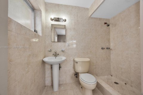 House in Miami Gardens, Florida 3 bedrooms, 111.76 sq.m. № 2049186 - photo 11