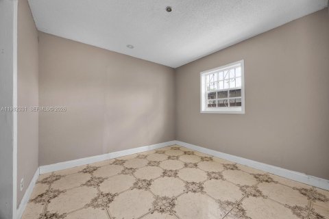 House in Miami Gardens, Florida 3 bedrooms, 111.76 sq.m. № 2049186 - photo 14