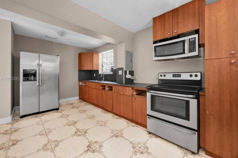 House in Miami Gardens, Florida 3 bedrooms, 111.76 sq.m. № 2049186 - photo 8