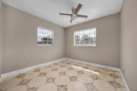 House in Miami Gardens, Florida 3 bedrooms, 111.76 sq.m. № 2049186 - photo 13