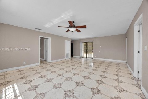 House in Miami Gardens, Florida 3 bedrooms, 111.76 sq.m. № 2049186 - photo 4