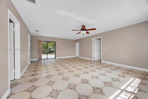 House in Miami Gardens, Florida 3 bedrooms, 111.76 sq.m. № 2049186 - photo 3