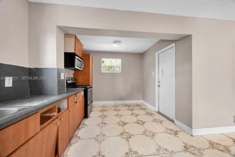 House in Miami Gardens, Florida 3 bedrooms, 111.76 sq.m. № 2049186 - photo 9