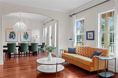 House in Saint Petersburg, Florida 5 bedrooms, 450.48 sq.m. № 1779006 - photo 4