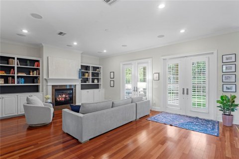 House in Saint Petersburg, Florida 5 bedrooms, 450.48 sq.m. № 1779006 - photo 16