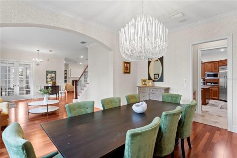 House in Saint Petersburg, Florida 5 bedrooms, 450.48 sq.m. № 1779006 - photo 11