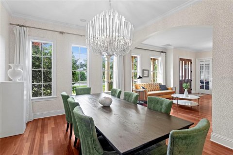 House in Saint Petersburg, Florida 5 bedrooms, 450.48 sq.m. № 1779006 - photo 12
