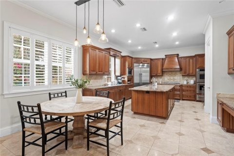 House in Saint Petersburg, Florida 5 bedrooms, 450.48 sq.m. № 1779006 - photo 17