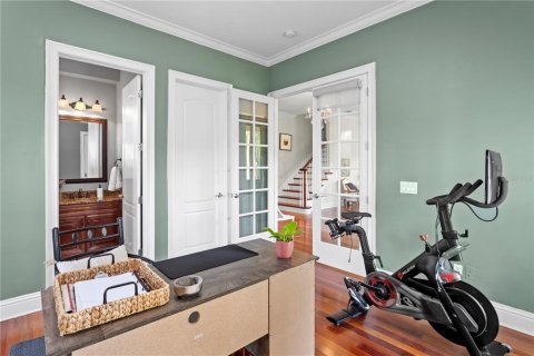 House in Saint Petersburg, Florida 5 bedrooms, 450.48 sq.m. № 1779006 - photo 24