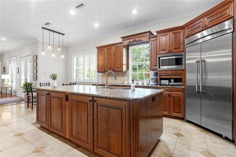 House in Saint Petersburg, Florida 5 bedrooms, 450.48 sq.m. № 1779006 - photo 22