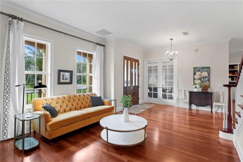 House in Saint Petersburg, Florida 5 bedrooms, 450.48 sq.m. № 1779006 - photo 6