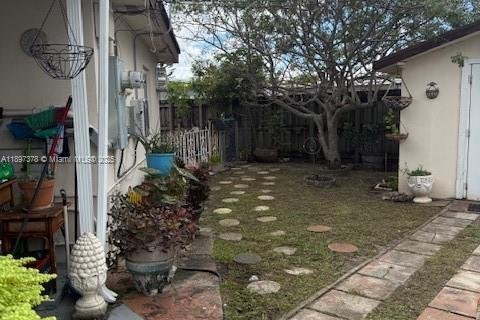 Casa en venta en Hialeah, Florida, 4 dormitorios № 1949019 - foto 9