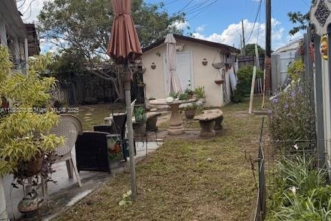 Casa en venta en Hialeah, Florida, 4 dormitorios № 1949019 - foto 8