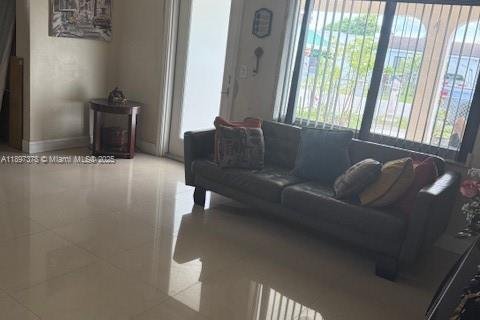Villa ou maison à vendre à Hialeah, Floride: 4 chambres № 1949019 - photo 6