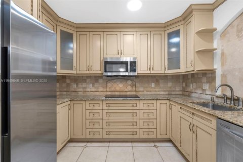 Снять в аренду виллу или дом в Майами, Флорида 2 спальни, 111.48м2, № 2005573 - фото 7