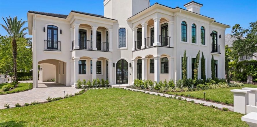 Casa en Tampa, Florida 5 dormitorios, 619.75 m2 № 2319101