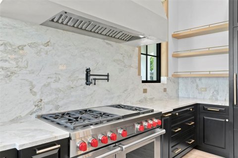 Casa en venta en Tampa, Florida, 5 dormitorios, 619.75 m2 № 2319101 - foto 27