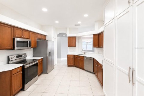 House in Tampa, Florida 4 bedrooms, 238.2 sq.m. № 2314497 - photo 8