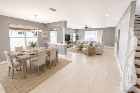 House in Tampa, Florida 4 bedrooms, 238.2 sq.m. № 2314497 - photo 4