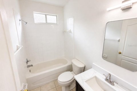 House in Tampa, Florida 4 bedrooms, 238.2 sq.m. № 2314497 - photo 19