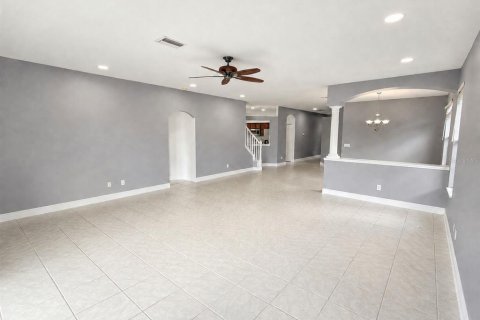 House in Tampa, Florida 4 bedrooms, 238.2 sq.m. № 2314497 - photo 5