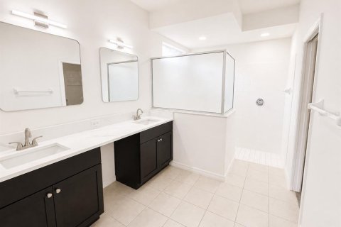House in Tampa, Florida 4 bedrooms, 238.2 sq.m. № 2314497 - photo 13