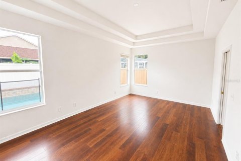 House in Tampa, Florida 4 bedrooms, 238.2 sq.m. № 2314497 - photo 12