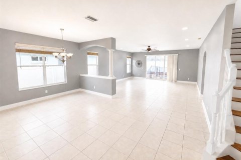 House in Tampa, Florida 4 bedrooms, 238.2 sq.m. № 2314497 - photo 6