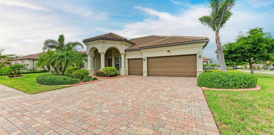 House in Venice, Florida 4 bedrooms, 237.18 sq.m. № 1802271