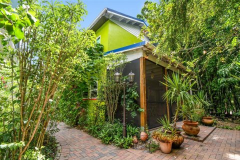 Casa en venta en Tampa, Florida, 8 dormitorios, 139.82 m2 № 1904568 - foto 15