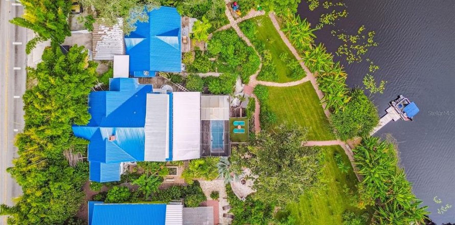 Casa en Tampa, Florida 8 dormitorios, 139.82 m2 № 1904568