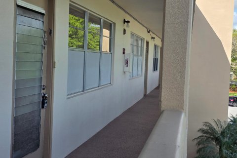 Condominio en venta en Coconut Creek, Florida, 1 dormitorio, 74.14 m2 № 2251156 - foto 2