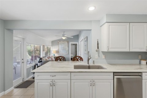 House in Anna Maria, Florida 2 bedrooms, 113.62 sq.m. № 2151076 - photo 11