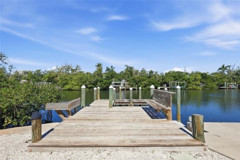 House in Anna Maria, Florida 2 bedrooms, 113.62 sq.m. № 2151076 - photo 26